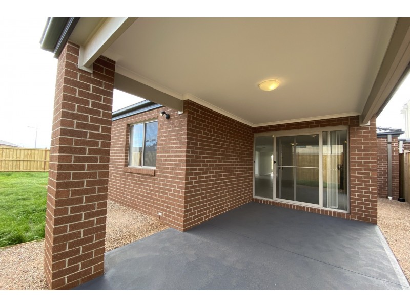 16 Sapling Boulevard, Tarneit VIC 3029