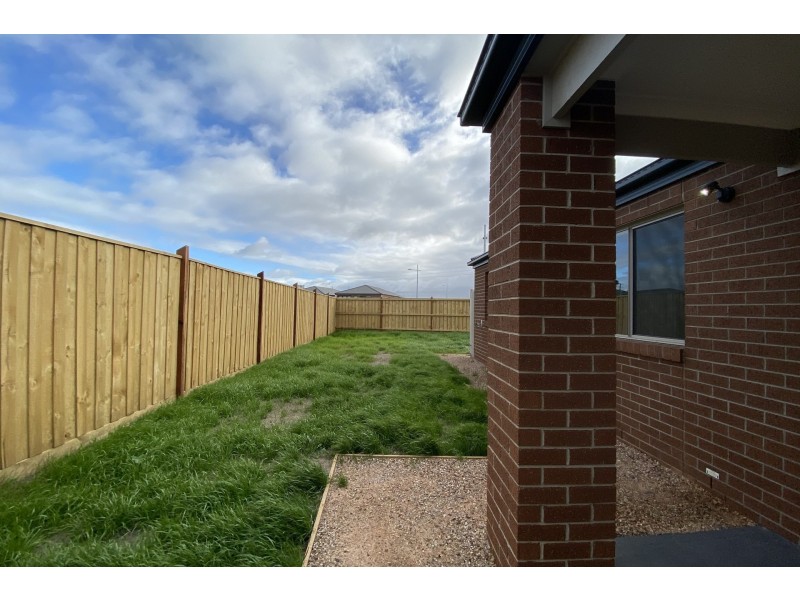 16 Sapling Boulevard, Tarneit VIC 3029