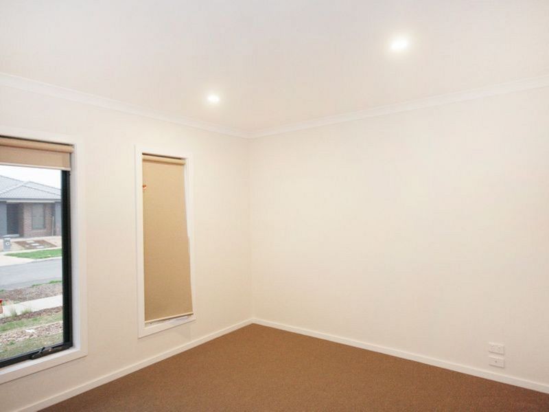 24 Devoe Road, Point Cook VIC 3030