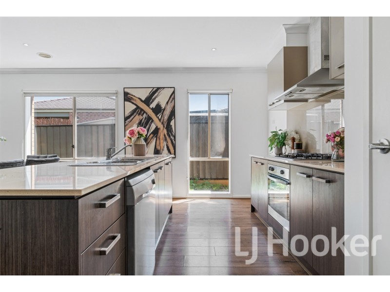 15 Chartwell Avenue, Truganina VIC 3029