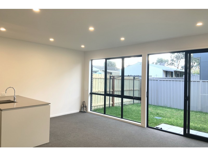 32 Royal Road, Braybrook VIC 3019