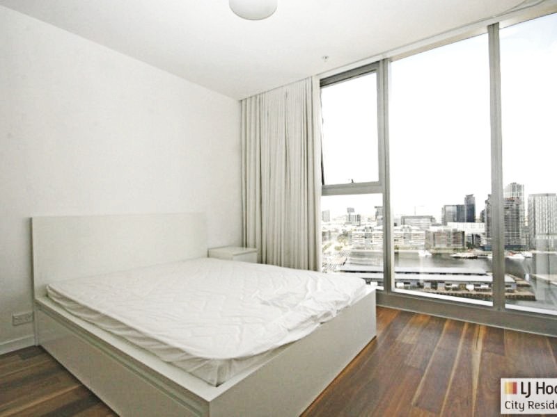 2508N/241 Harbour Esplanade, Docklands VIC 3008