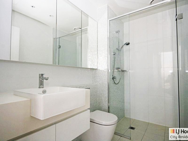 2508N/241 Harbour Esplanade, Docklands VIC 3008