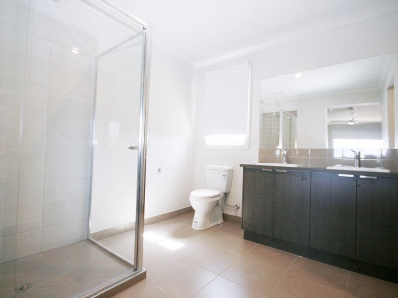 4 Saxony Way, Point Cook VIC 3030