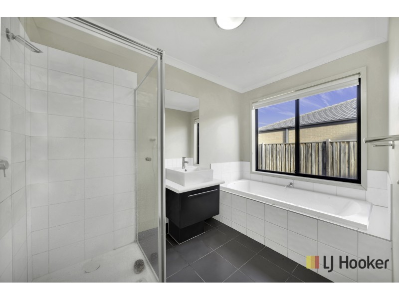 11 Runlet Drive, Point Cook VIC 3030