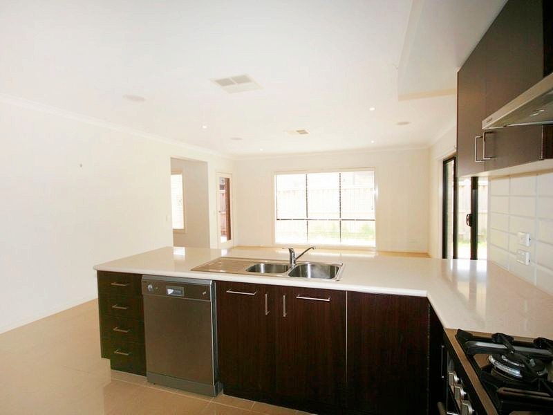 8 Kimba Circuit, Truganina VIC 3029