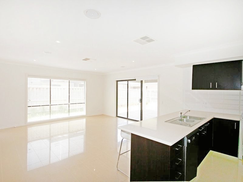 8 Kimba Circuit, Truganina VIC 3029