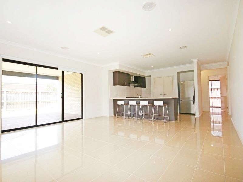 8 Kimba Circuit, Truganina VIC 3029