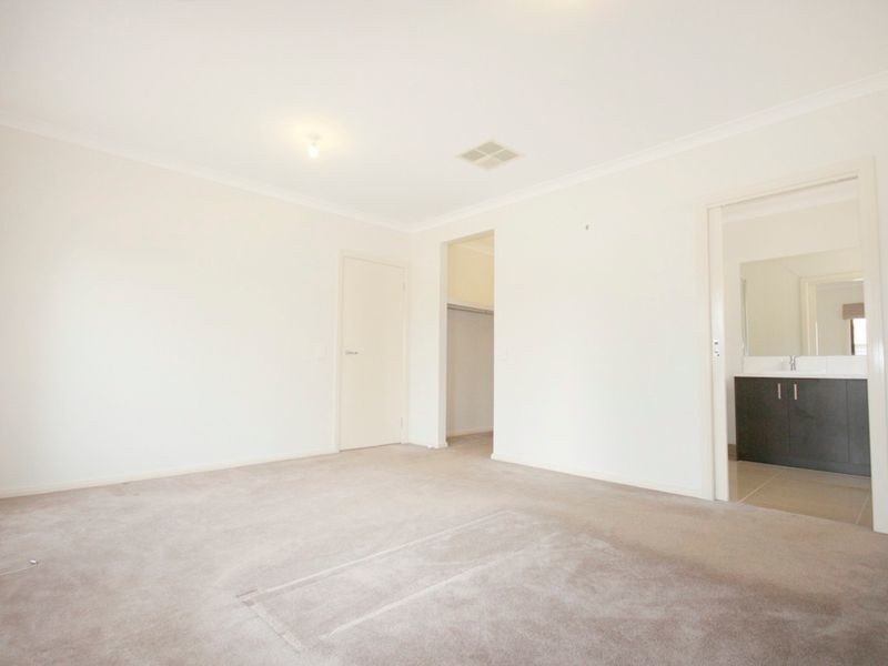 8 Kimba Circuit, Truganina VIC 3029