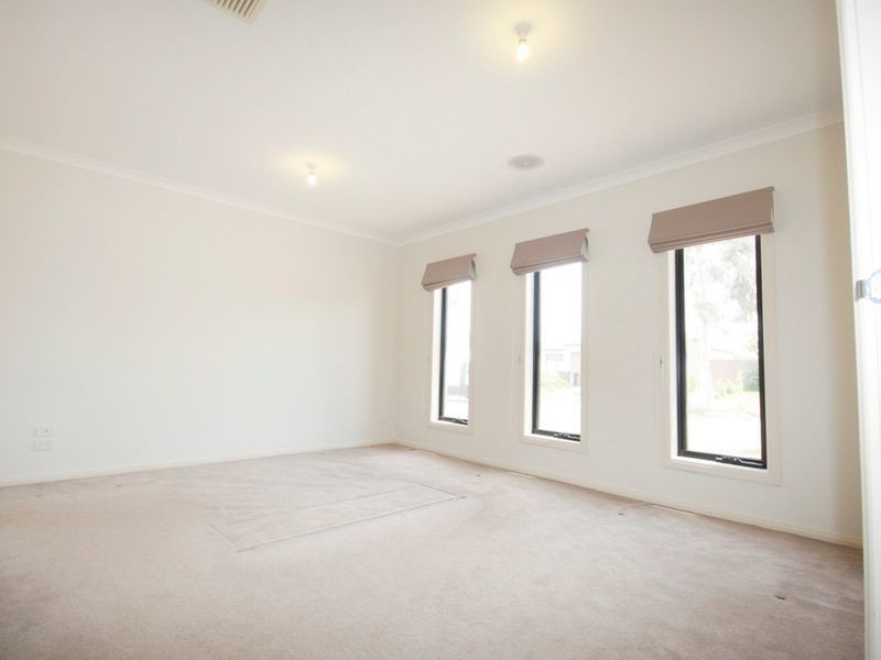 8 Kimba Circuit, Truganina VIC 3029