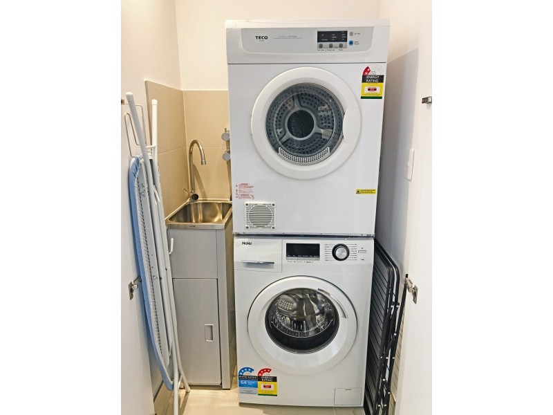 2115/666 Flinders Street, Docklands VIC 3008