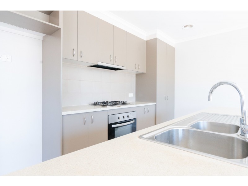 28 Blue Jay Crescent, Tarneit VIC 3029