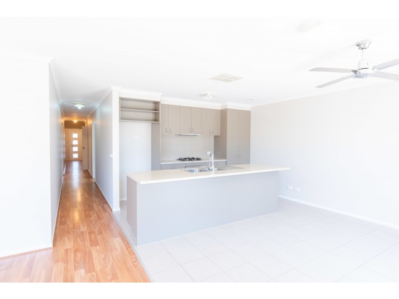 28 Blue Jay Crescent, Tarneit VIC 3029