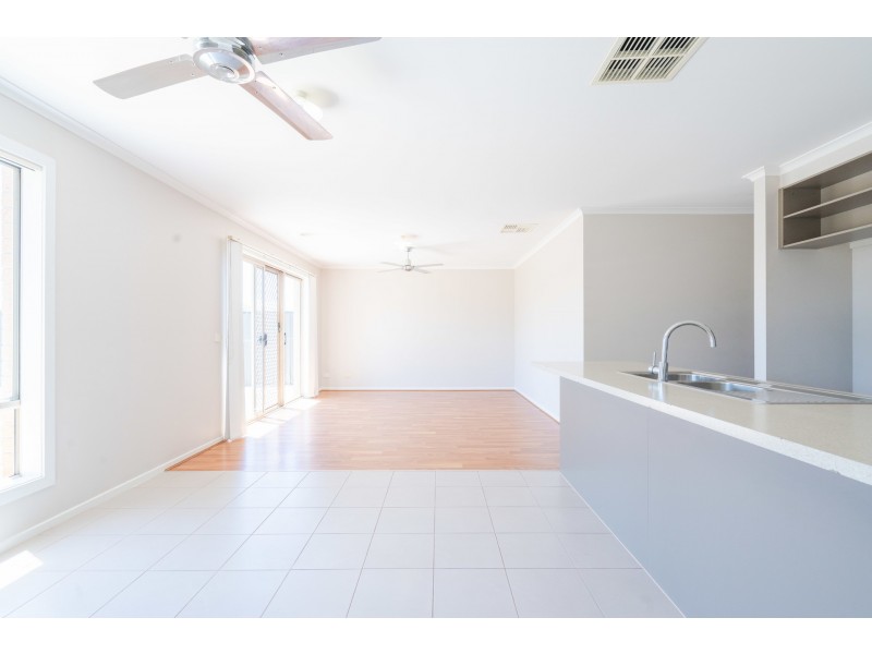 28 Blue Jay Crescent, Tarneit VIC 3029