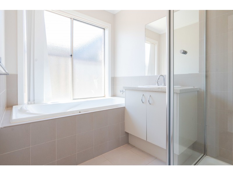 28 Blue Jay Crescent, Tarneit VIC 3029