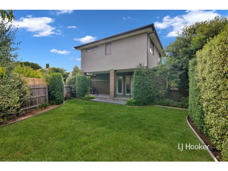 2/18 Jenner Street, Blackburn South VIC 3130