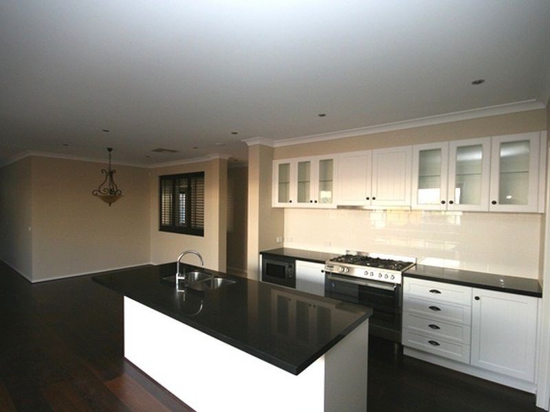 13 Ponsford Drive, Point Cook VIC 3030