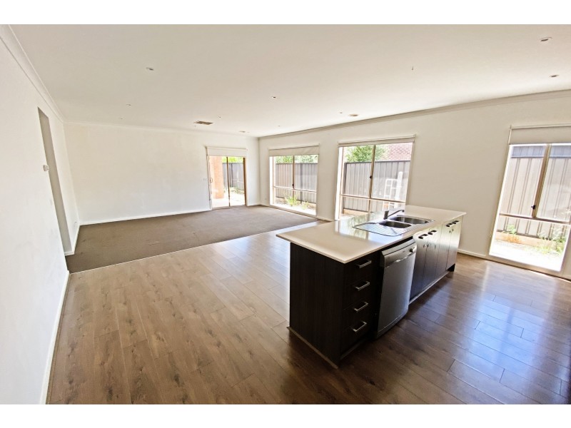 15 Chartwell Avenue, Truganina VIC 3029