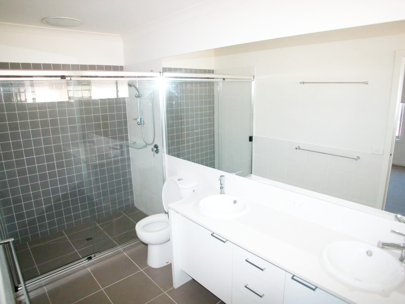 13 Amphion Street, Epping VIC 3076