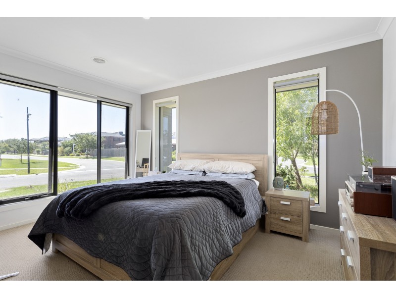 10 Lukis Avenue, Williams Landing VIC 3027