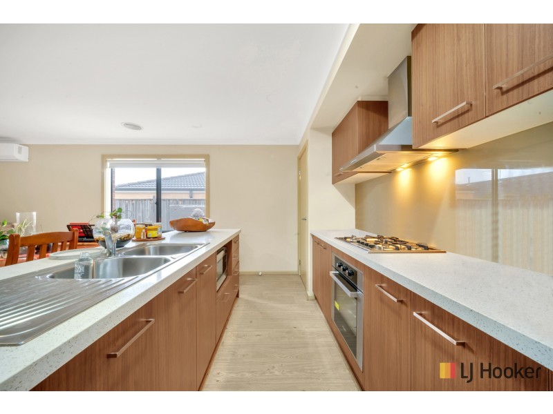 136 Eminence Boulevard, Doreen VIC 3754