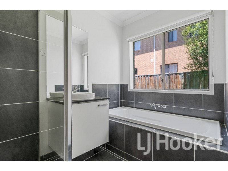 18 Stevenson Drive, Williams Landing VIC 3027