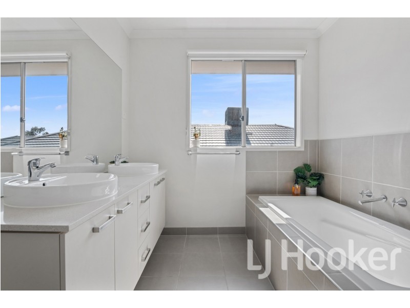 4 Kingly Place, Narre Warren VIC 3805