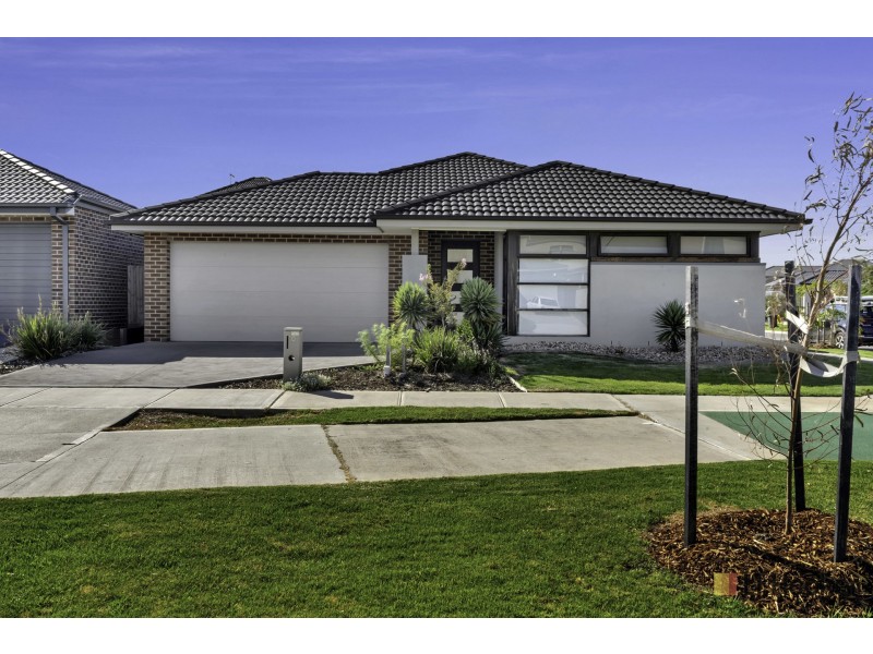 10 Bensonhurst Parade, Point Cook VIC 3030