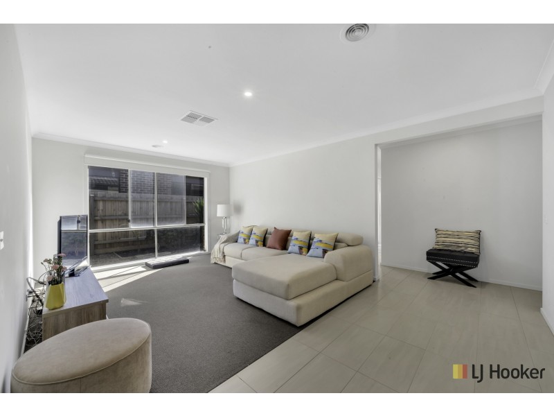 10 Bensonhurst Parade, Point Cook VIC 3030