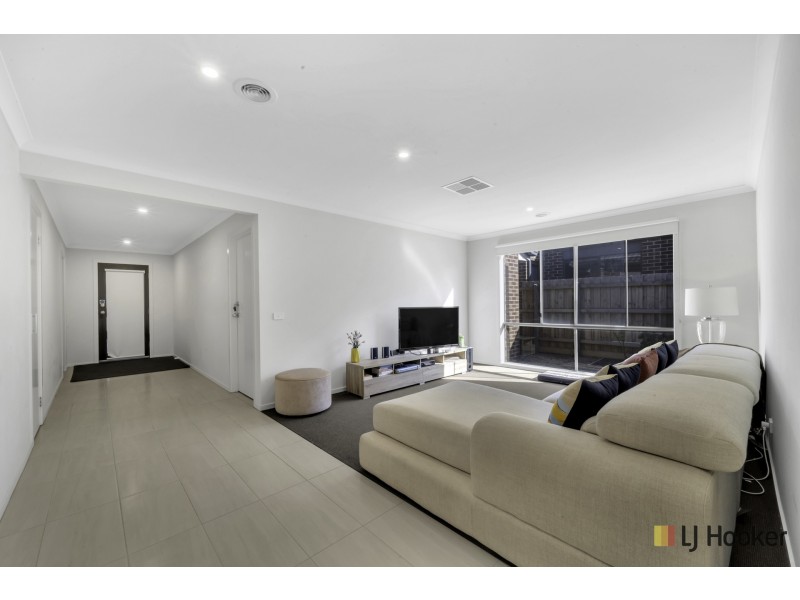 10 Bensonhurst Parade, Point Cook VIC 3030