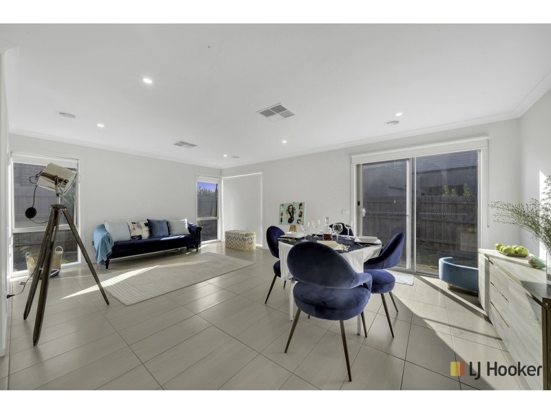 10 Bensonhurst Parade, Point Cook VIC 3030