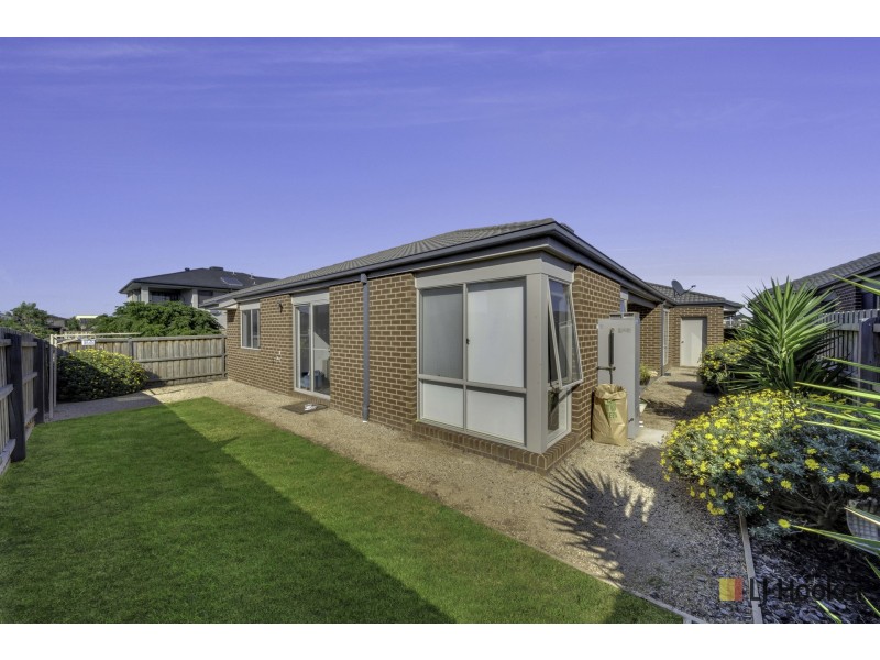 10 Bensonhurst Parade, Point Cook VIC 3030