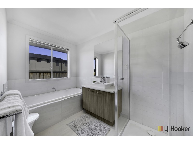 10 Bensonhurst Parade, Point Cook VIC 3030