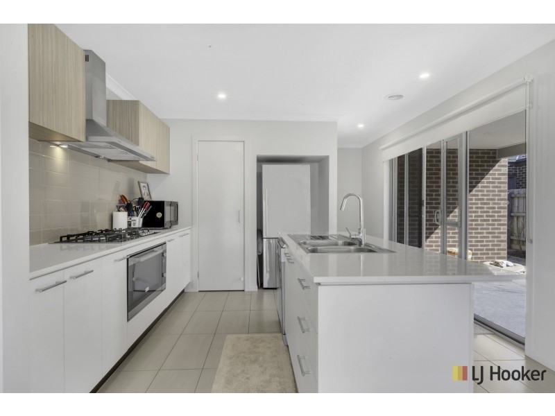 10 Bensonhurst Parade, Point Cook VIC 3030