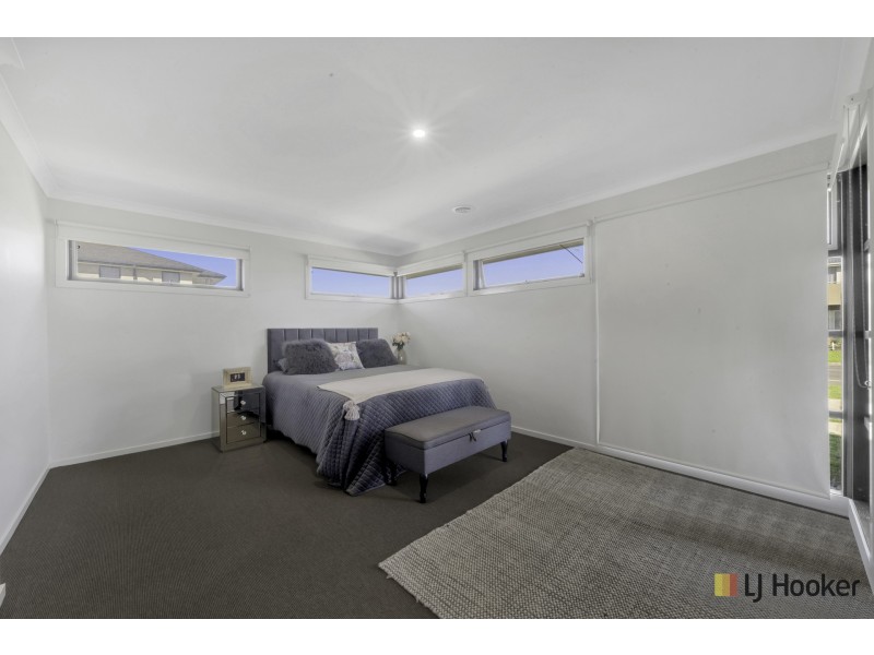 10 Bensonhurst Parade, Point Cook VIC 3030