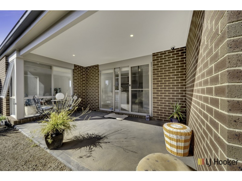 10 Bensonhurst Parade, Point Cook VIC 3030