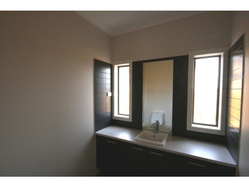 300 Broadwalk Boulevard, Point Cook VIC 3030