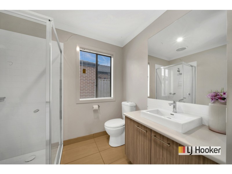 12 Jamaica Street, Point Cook VIC 3030