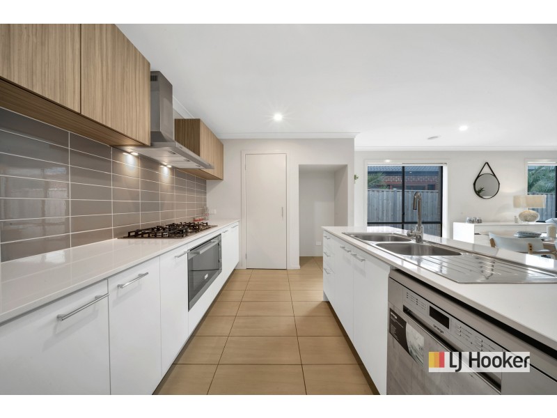 12 Jamaica Street, Point Cook VIC 3030