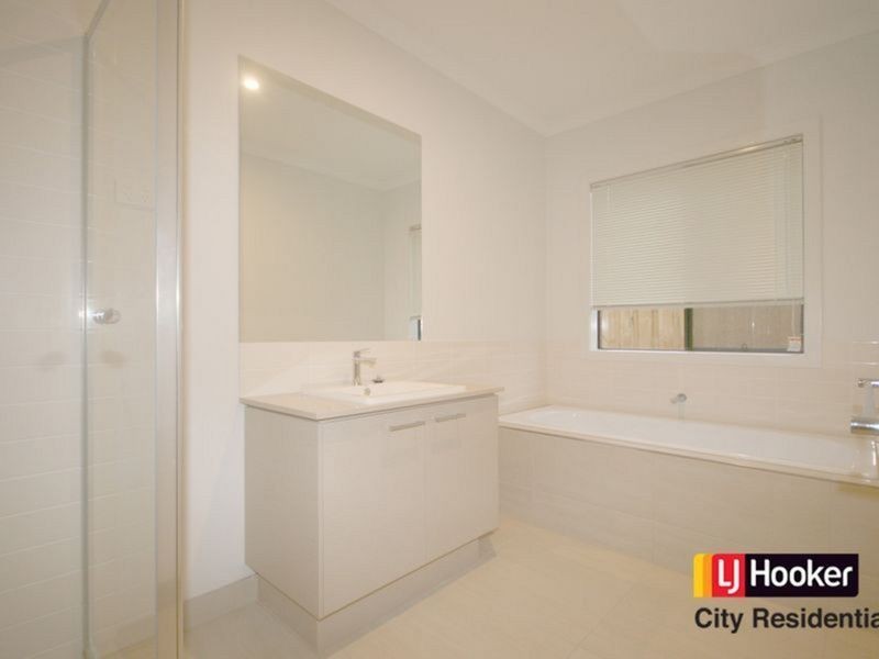 75 Bondi Parade, Point Cook VIC 3030