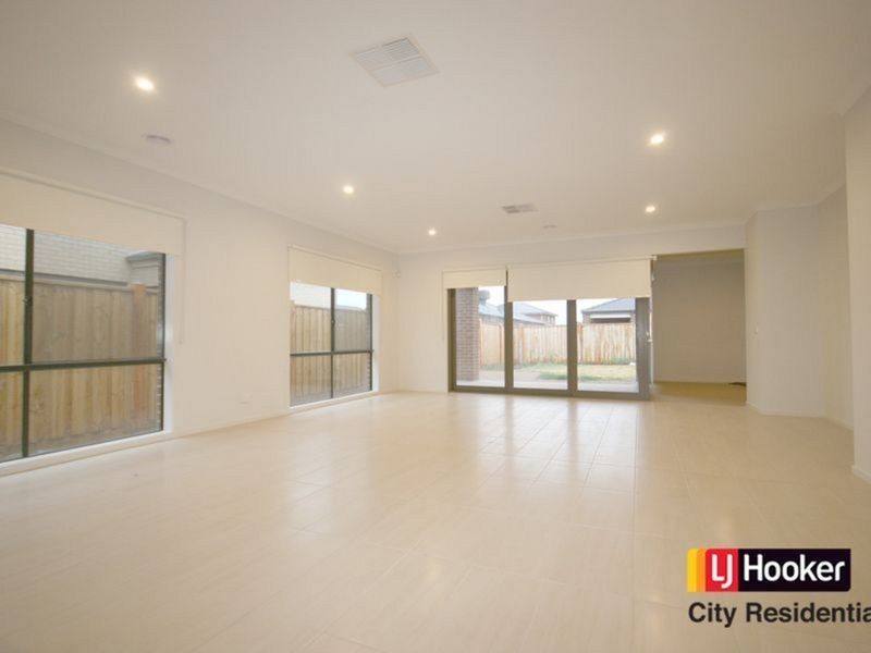 75 Bondi Parade, Point Cook VIC 3030