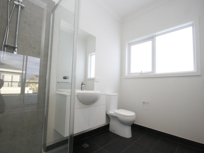 1/5 Annafee Avenue, Keysborough VIC 3173