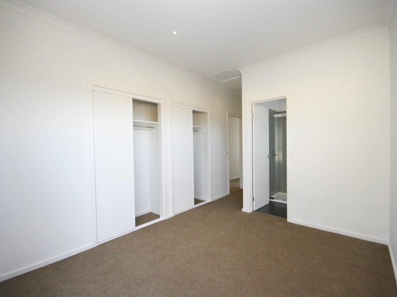 1/5 Annafee Avenue, Keysborough VIC 3173