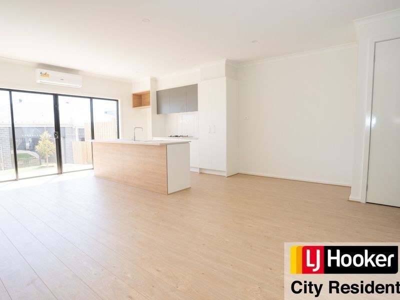 7 Clarence Walk, Mickleham VIC 3064