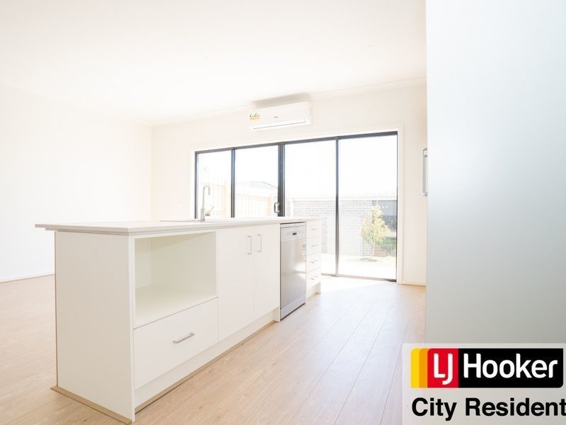 7 Clarence Walk, Mickleham VIC 3064