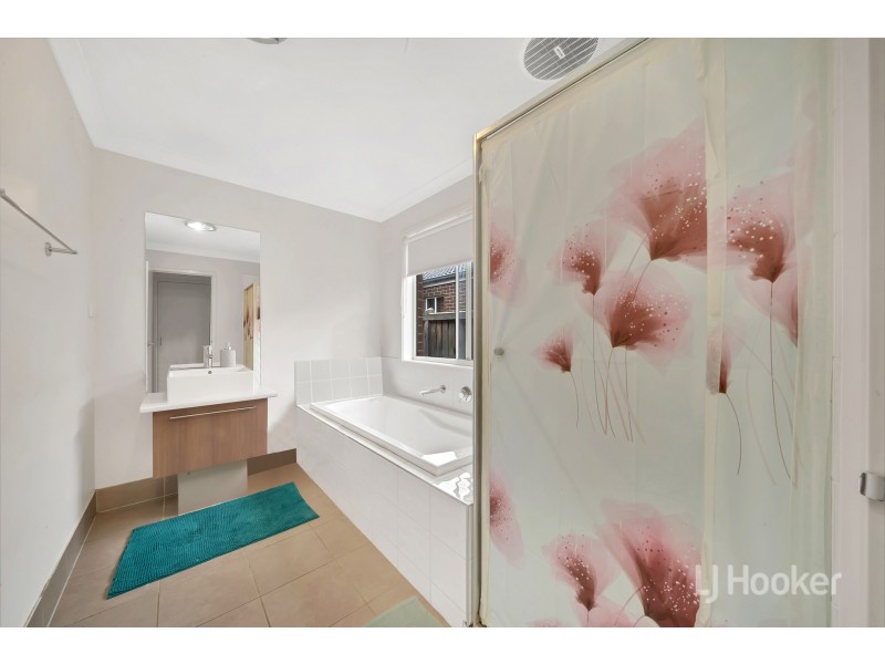 10 Warunda Parade, Point Cook VIC 3030