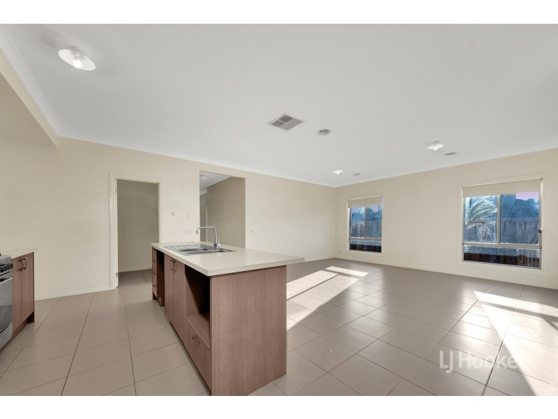 82 Fongeo Drive, Point Cook VIC 3030