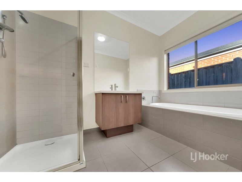 82 Fongeo Drive, Point Cook VIC 3030