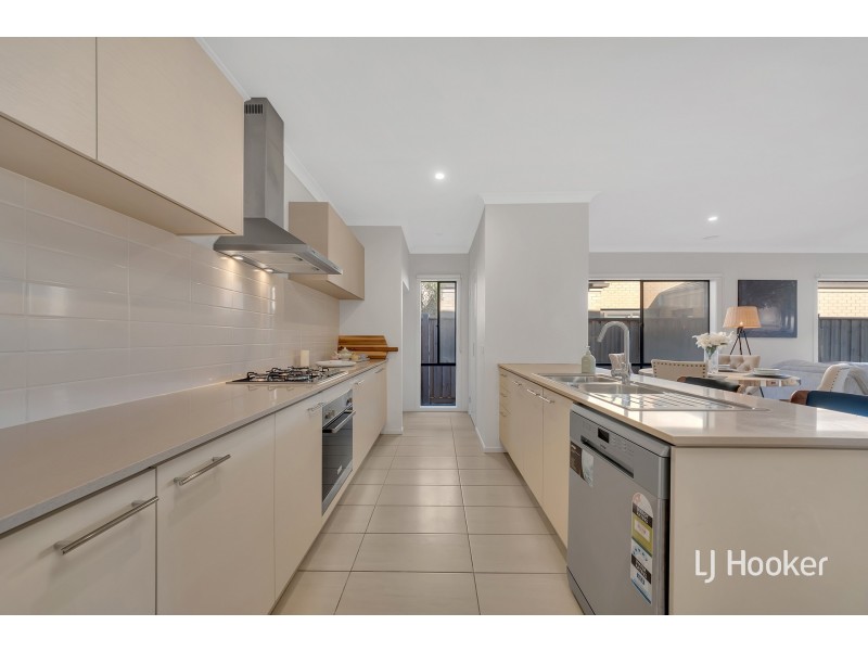 75 Bondi Parade, Point Cook VIC 3030