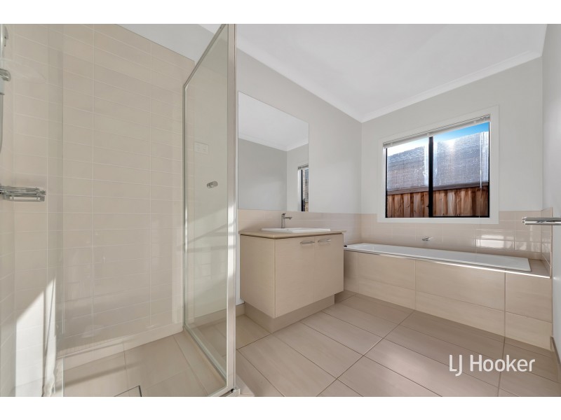 75 Bondi Parade, Point Cook VIC 3030